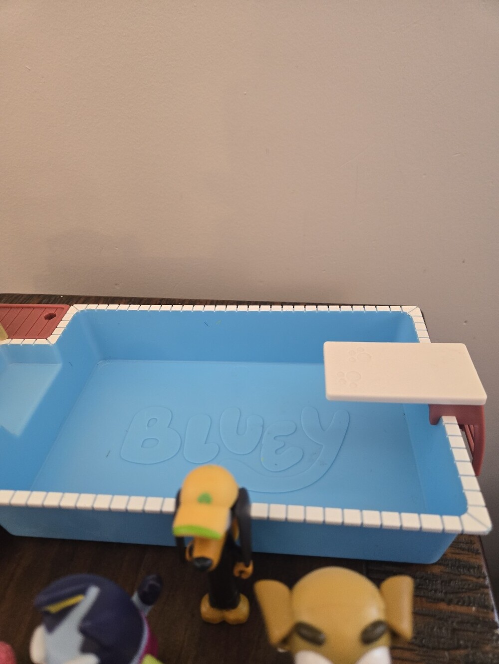 Bluey & Friends Pool Play Set - Picture 8 of 14
